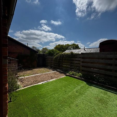 Brick Barn Villa Halstead  Buitenkant foto